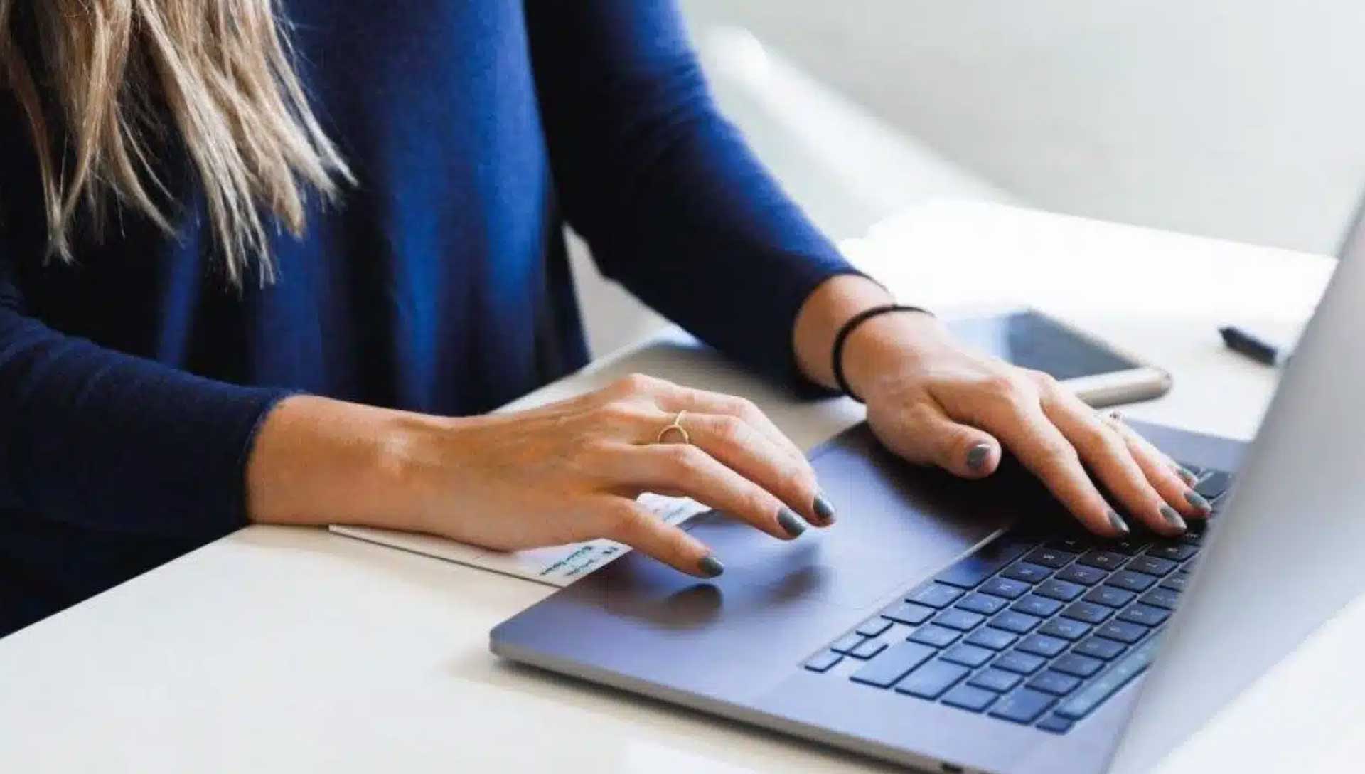 Indonesisch-Deutsch-Ubersetzer-und-Dolmetscher